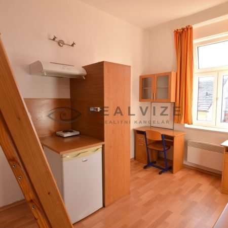 pronajem-mezonetoveho-bytu-1-kk-22m2-sumavska-ceske-budejovice-7-dsc-0253-14ec3b